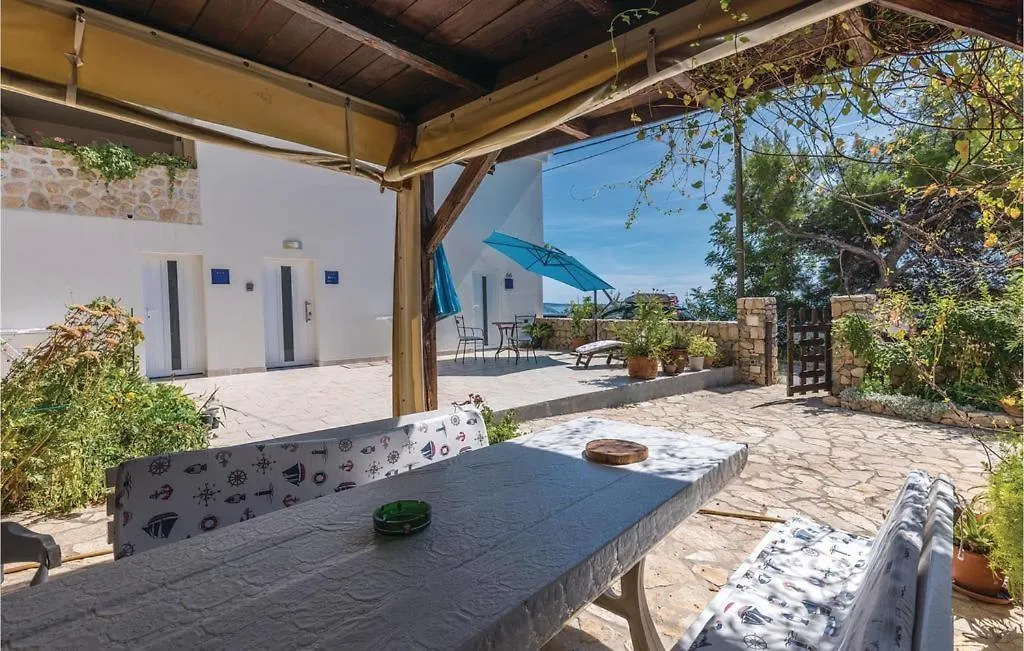 Apartmani kamenik Stara Baška Apartament